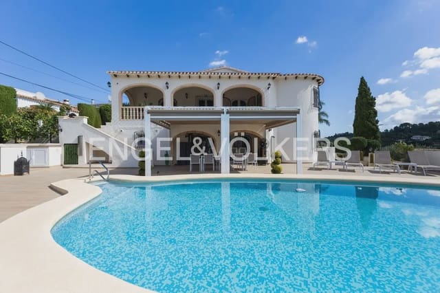 5 soveværelse Villa til salg i Orba med swimmingpool garage - € 784.000 (Ref: 10076916)