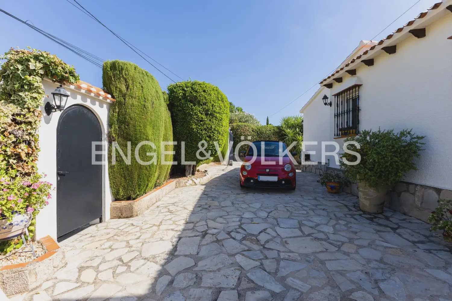 5 soveværelse Villa til salg i Orba med swimmingpool garage - € 784.000 (Ref: 10076916)