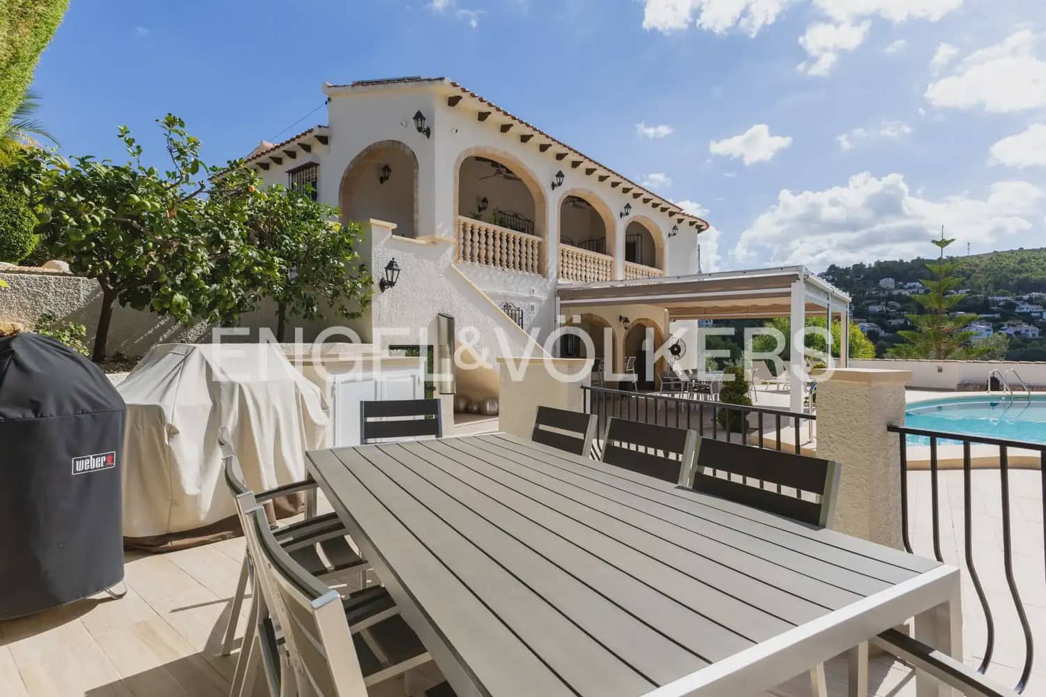 5 soveværelse Villa til salg i Orba med swimmingpool garage - € 784.000 (Ref: 10076916)