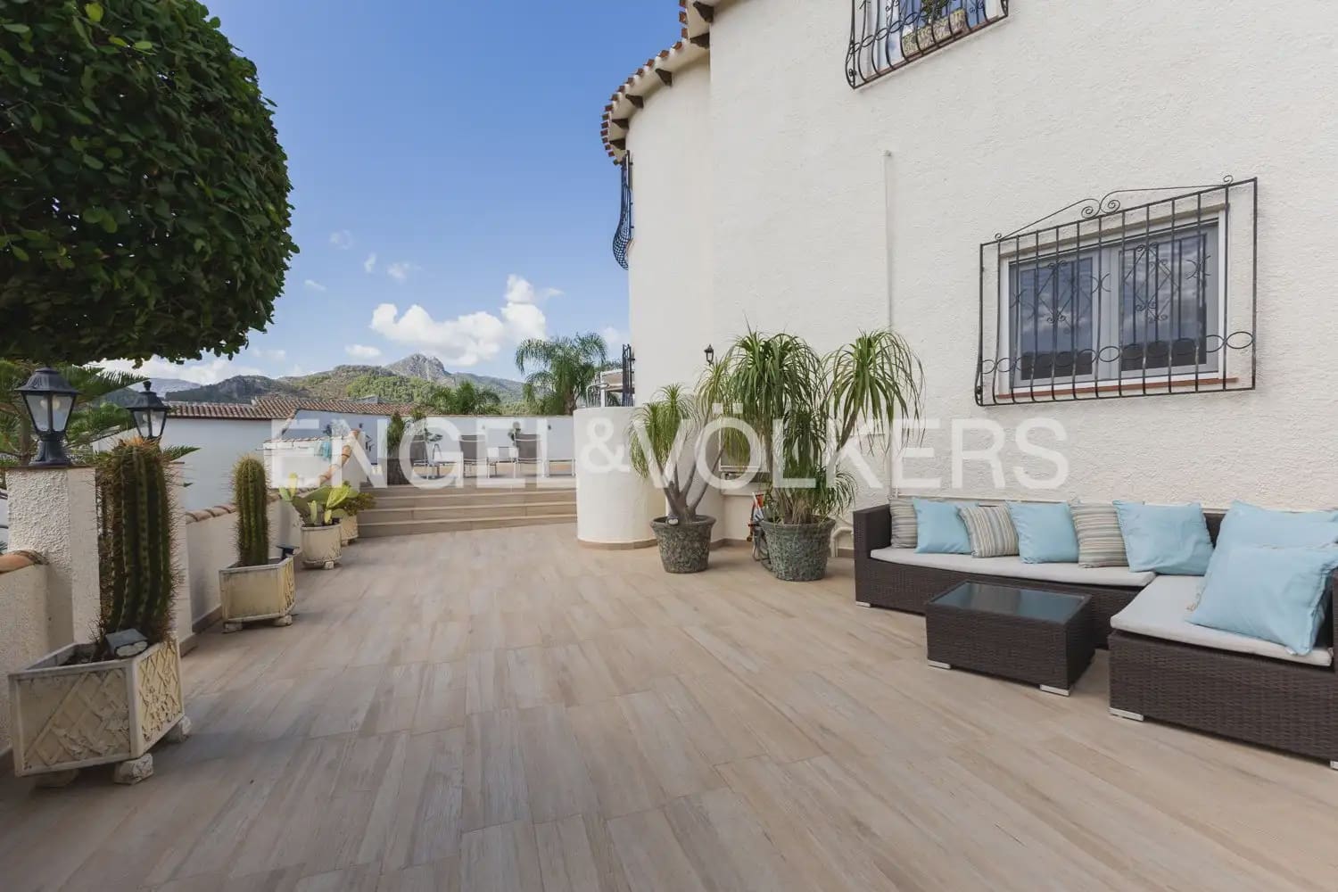 5 soveværelse Villa til salg i Orba med swimmingpool garage - € 784.000 (Ref: 10076916)
