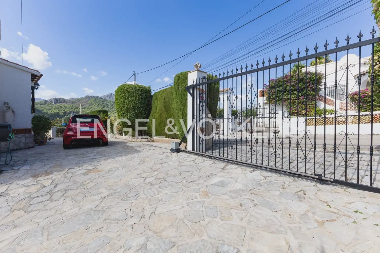 5 soveværelse Villa til salg i Orba med swimmingpool garage - € 784.000 (Ref: 10076916)
