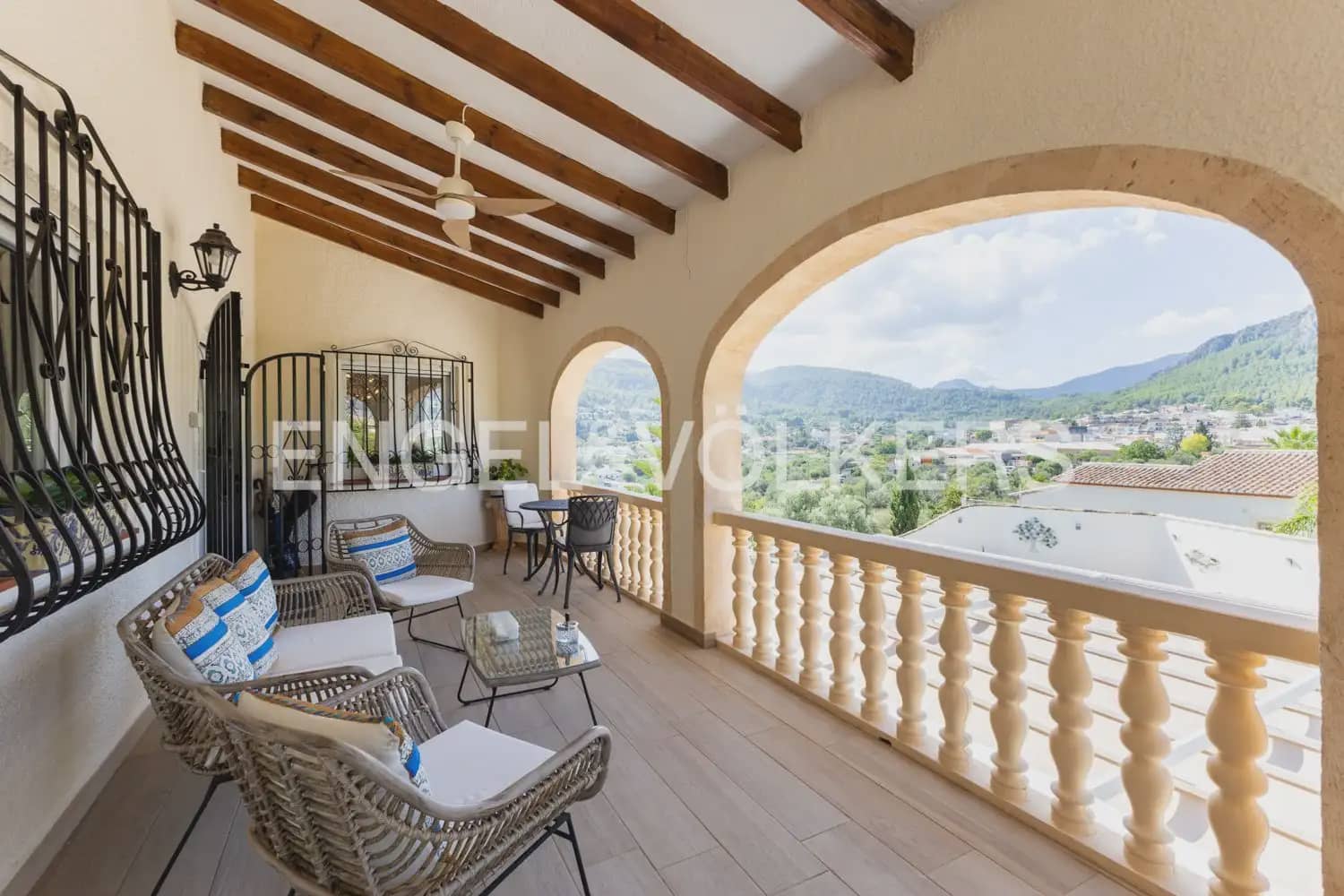 5 soveværelse Villa til salg i Orba med swimmingpool garage - € 784.000 (Ref: 10076916)