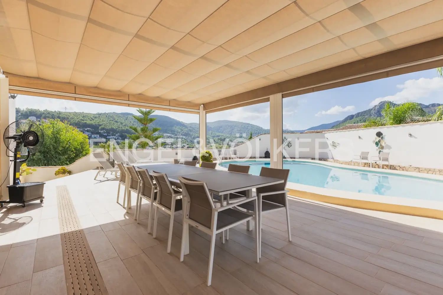 5 soveværelse Villa til salg i Orba med swimmingpool garage - € 784.000 (Ref: 10076916)