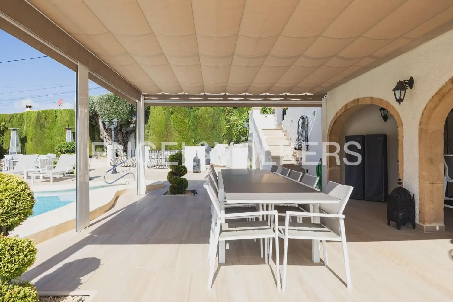 5 soveværelse Villa til salg i Orba med swimmingpool garage - € 784.000 (Ref: 10076916)