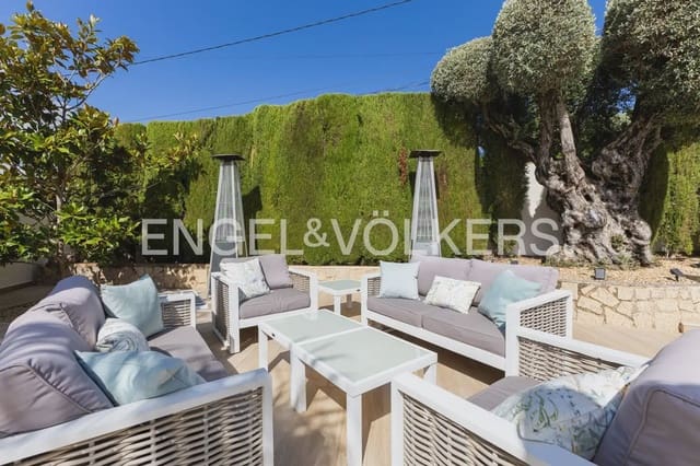 5 soveværelse Villa til salg i Orba med swimmingpool garage - € 784.000 (Ref: 10076916)