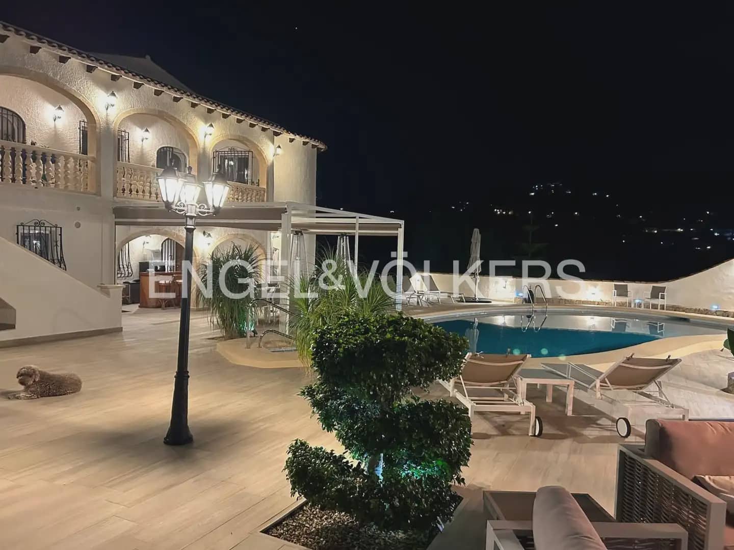 5 soveværelse Villa til salg i Orba med swimmingpool garage - € 784.000 (Ref: 10076916)