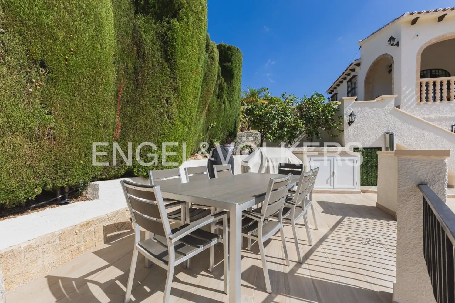 5 soveværelse Villa til salg i Orba med swimmingpool garage - € 784.000 (Ref: 10076916)