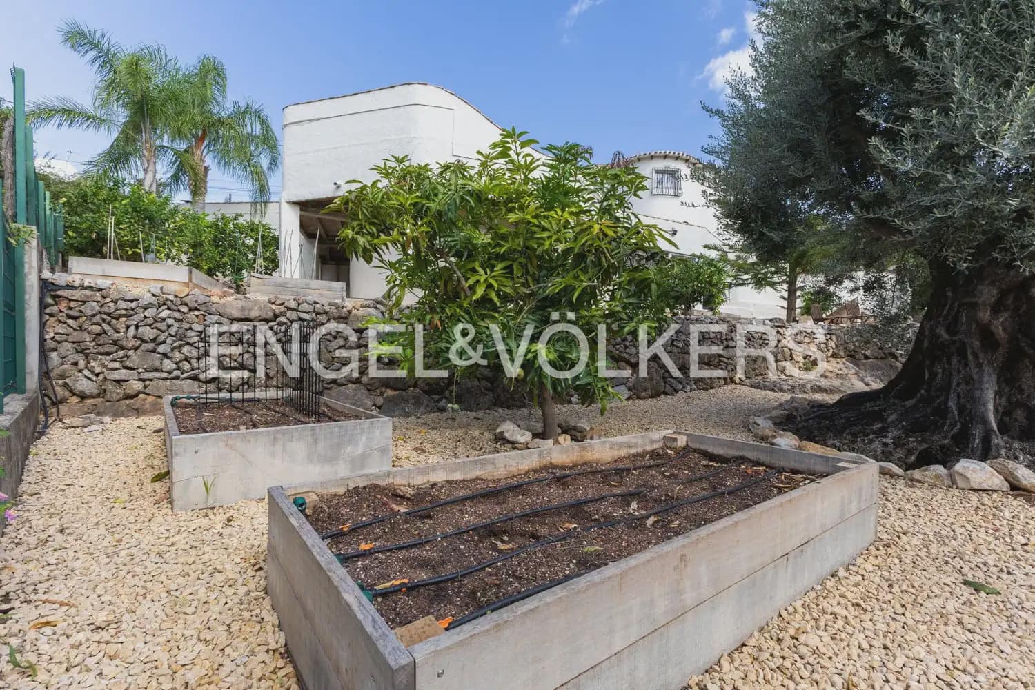 5 soveværelse Villa til salg i Orba med swimmingpool garage - € 784.000 (Ref: 10076916)