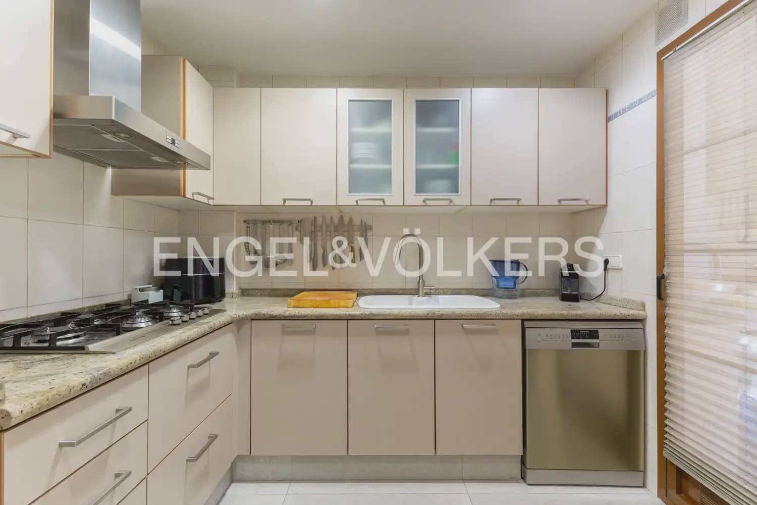 4 makuuhuone Rivitalo myytävänä paikassa Valencia kaupunki mukana uima-altaan 
autotalli - 1 050 000 € (Ref: 10076919)