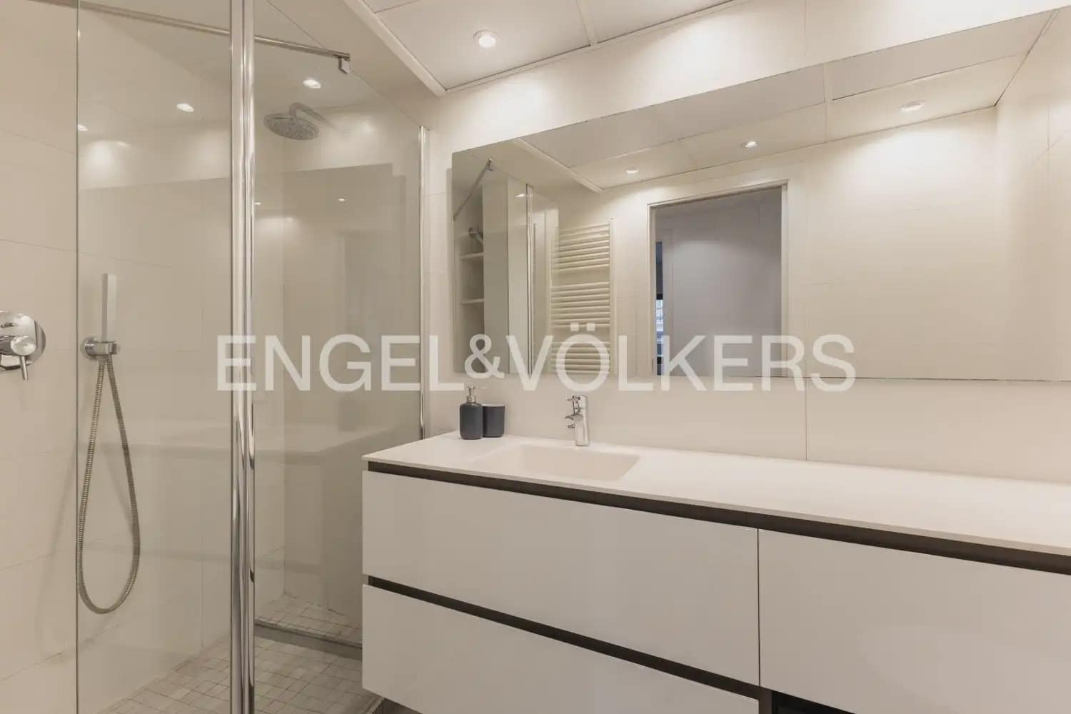 2 bedroom Flat for rent in Valencia city - € 1,650 (Ref: 10077203)