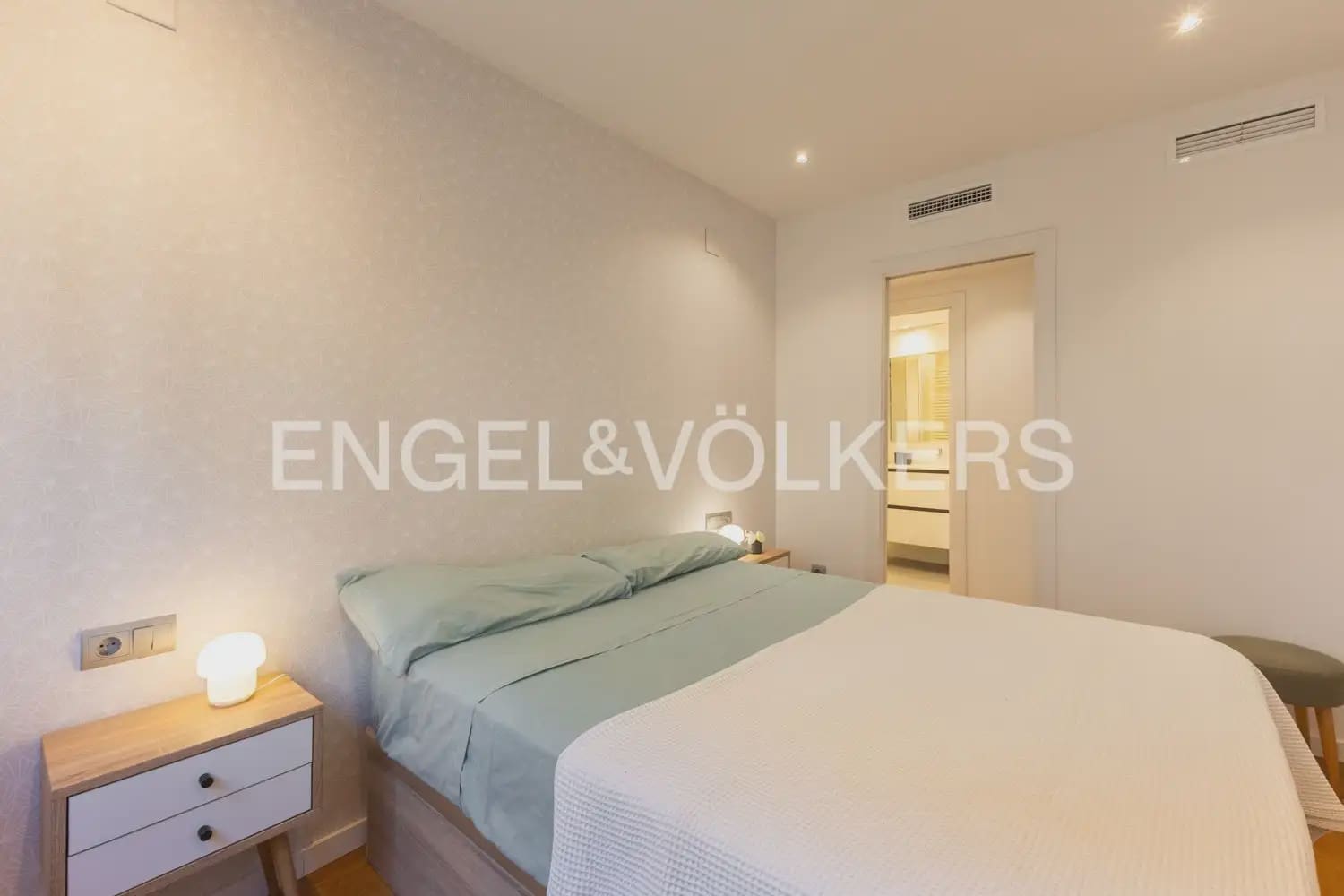 2 bedroom Flat for rent in Valencia city - € 1,650 (Ref: 10077203)