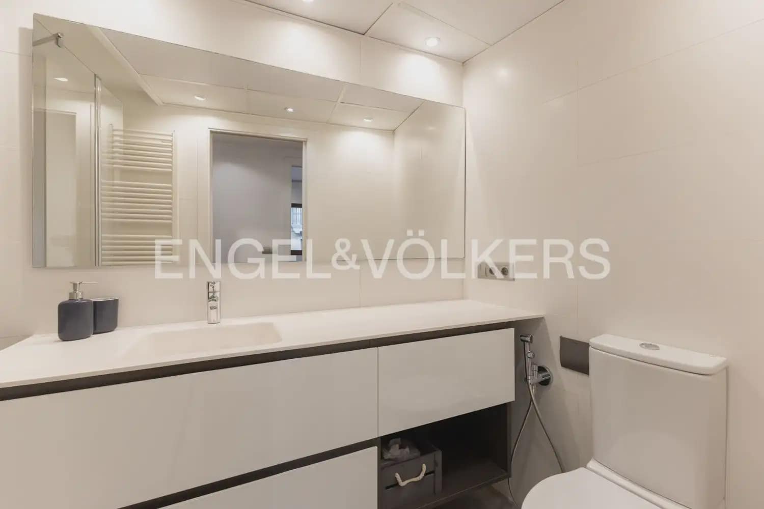 2 bedroom Flat for rent in Valencia city - € 1,650 (Ref: 10077203)