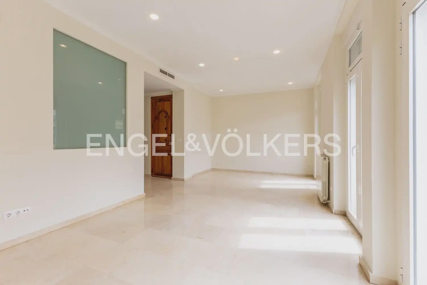 3 bedroom Flat for rent in Valencia city - € 2,600 (Ref: 10077204)