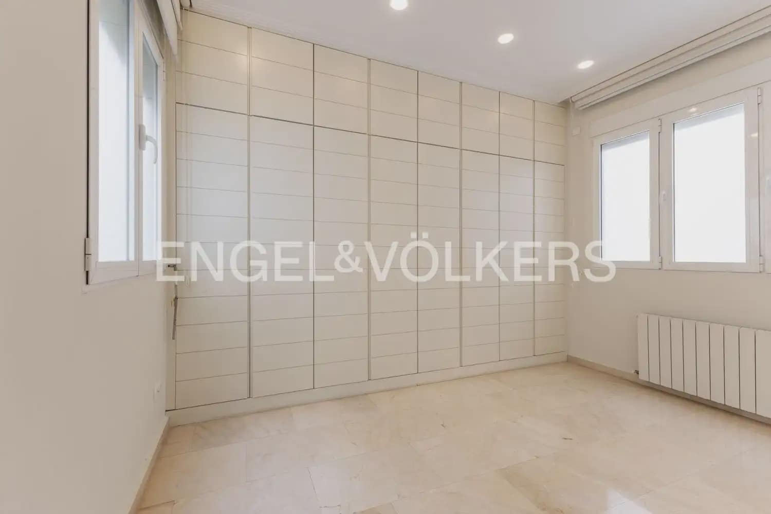 3 bedroom Flat for rent in Valencia city - € 2,600 (Ref: 10077204)