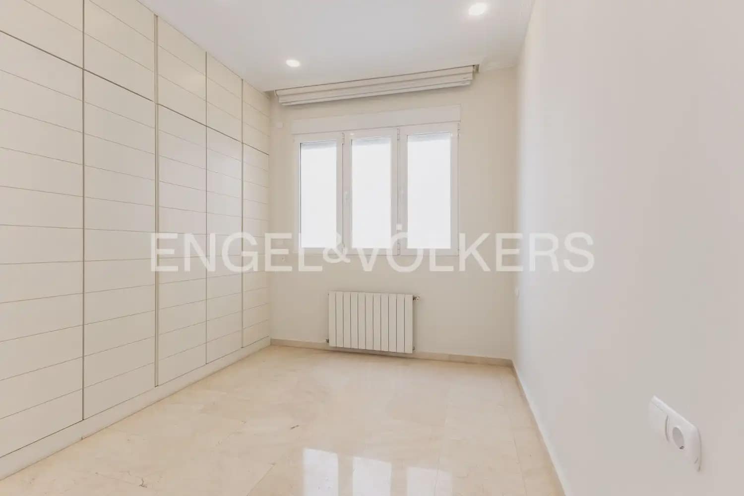3 bedroom Flat for rent in Valencia city - € 2,600 (Ref: 10077204)