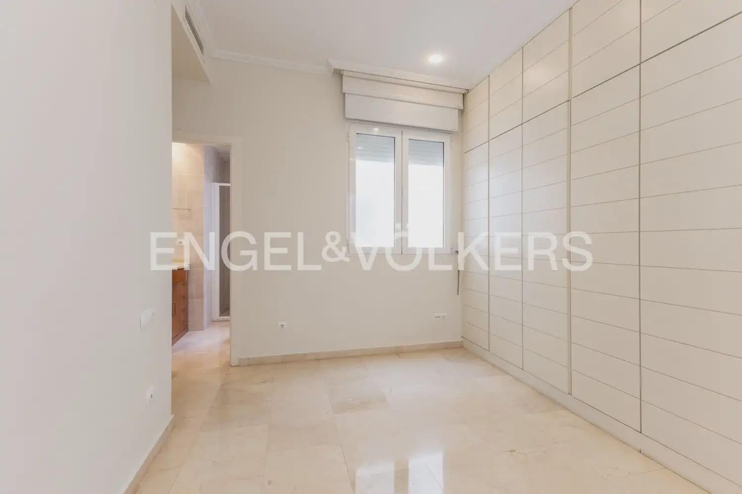 3 bedroom Flat for rent in Valencia city - € 2,600 (Ref: 10077204)