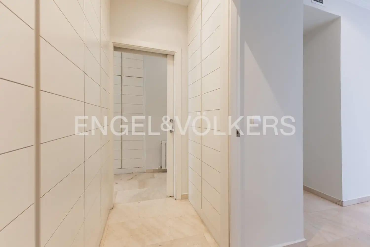 3 bedroom Flat for rent in Valencia city - € 2,600 (Ref: 10077204)