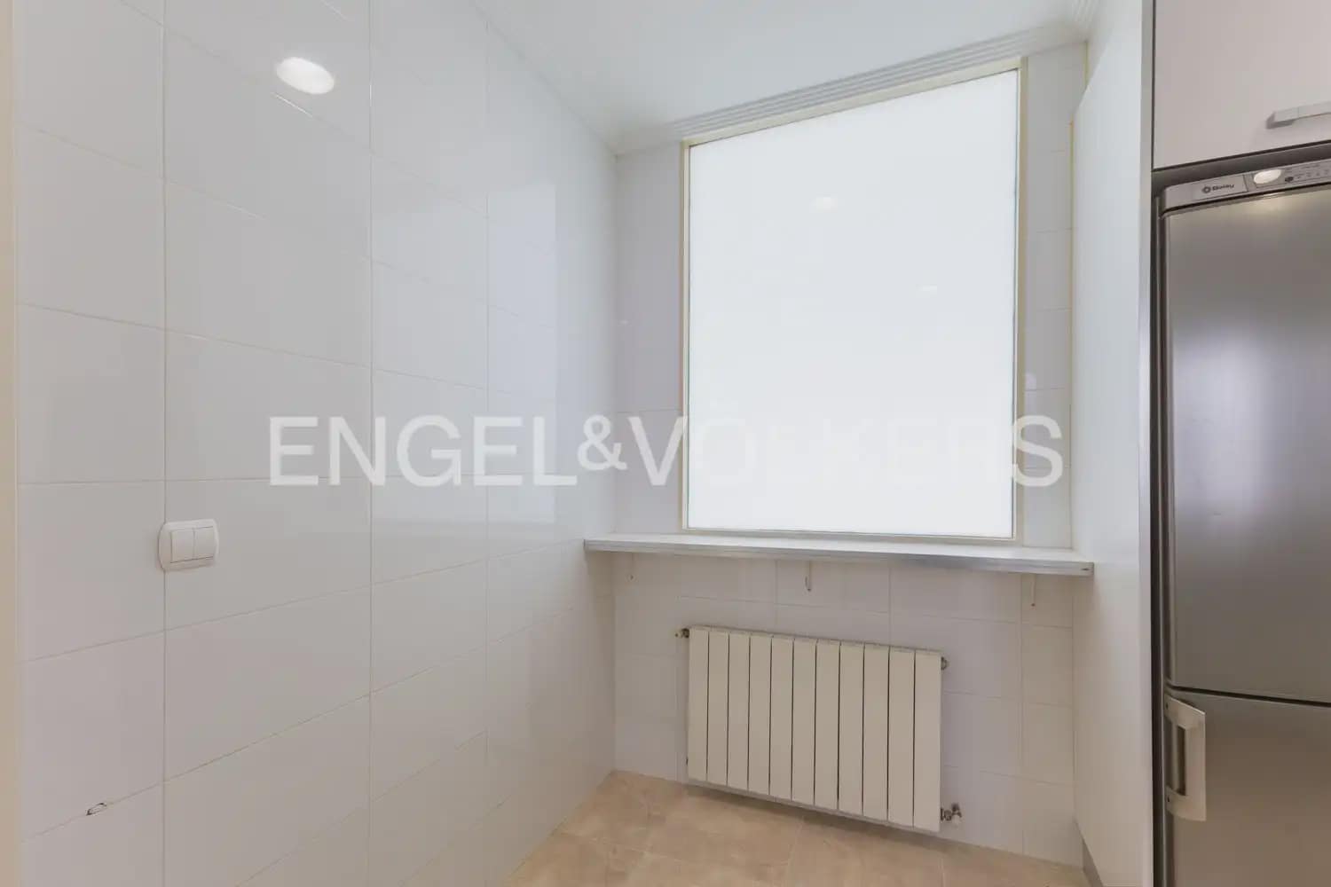 3 bedroom Flat for rent in Valencia city - € 2,600 (Ref: 10077204)