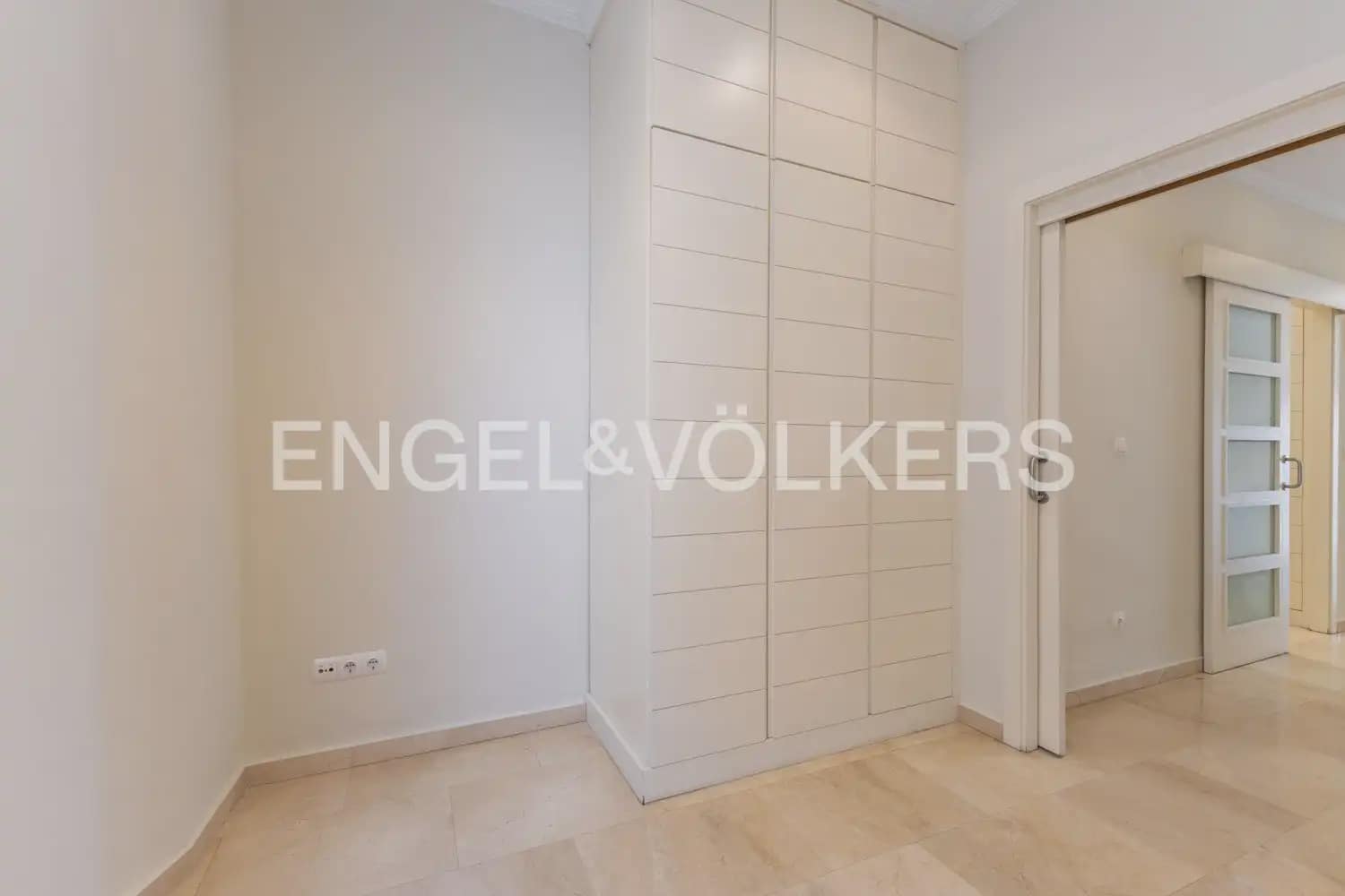 3 bedroom Flat for rent in Valencia city - € 2,600 (Ref: 10077204)