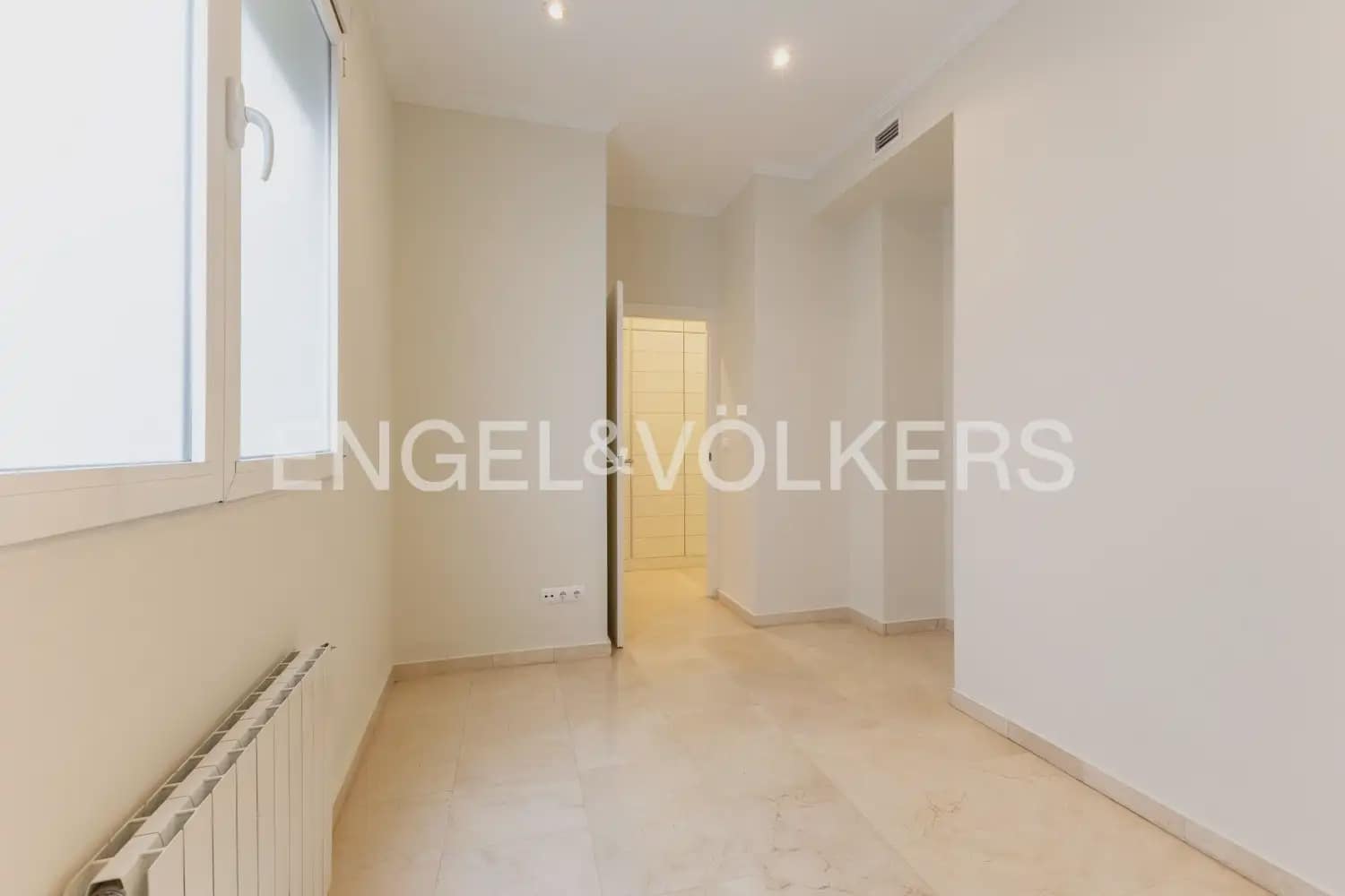 3 bedroom Flat for rent in Valencia city - € 2,600 (Ref: 10077204)