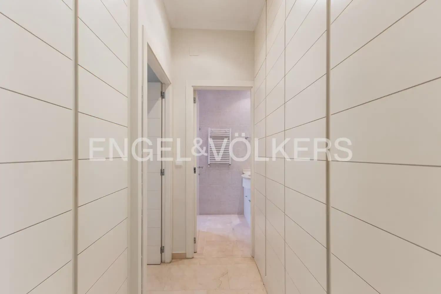 3 bedroom Flat for rent in Valencia city - € 2,600 (Ref: 10077204)