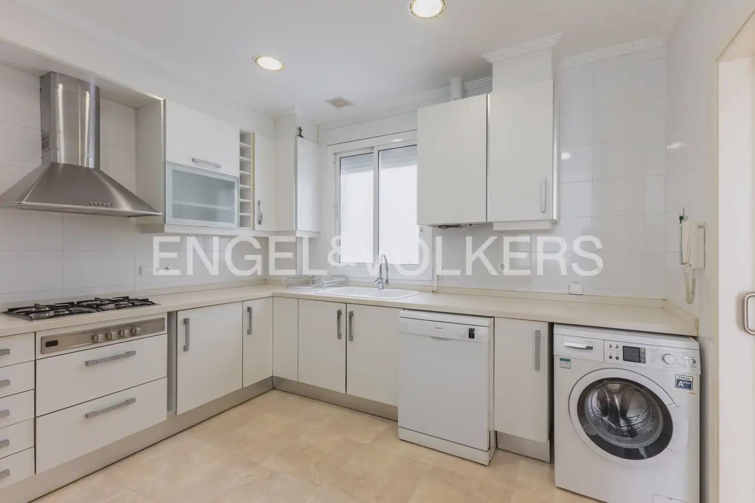 3 bedroom Flat for rent in Valencia city - € 2,600 (Ref: 10077204)
