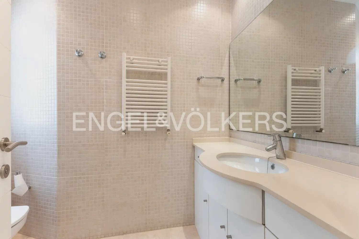 3 bedroom Flat for rent in Valencia city - € 2,600 (Ref: 10077204)