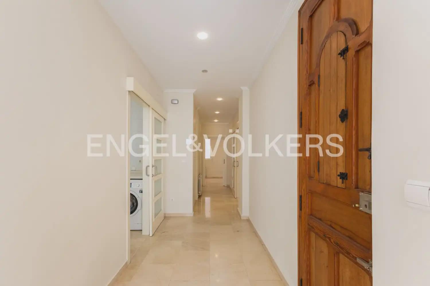 3 bedroom Flat for rent in Valencia city - € 2,600 (Ref: 10077204)