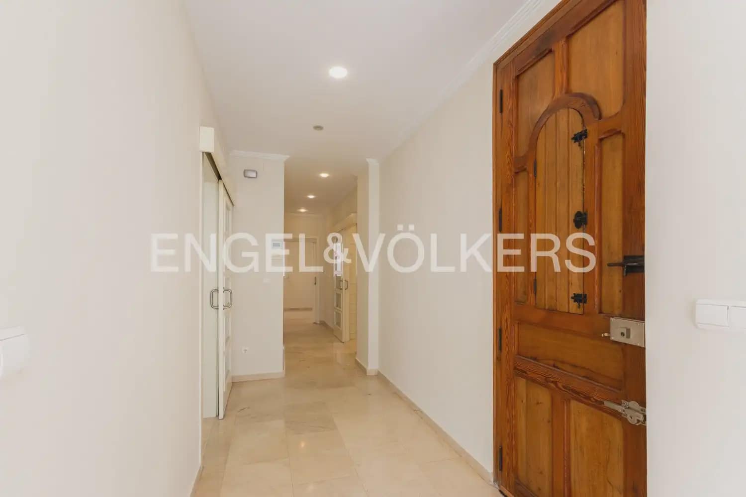 3 bedroom Flat for rent in Valencia city - € 2,600 (Ref: 10077204)