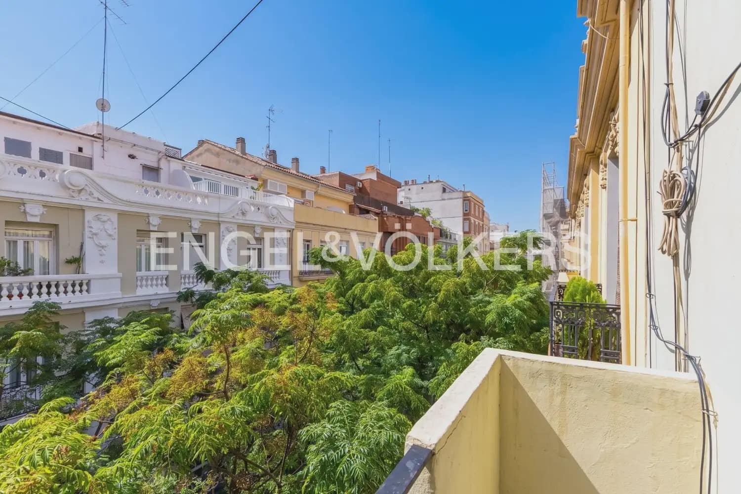 3 bedroom Flat for rent in Valencia city - € 2,600 (Ref: 10077204)