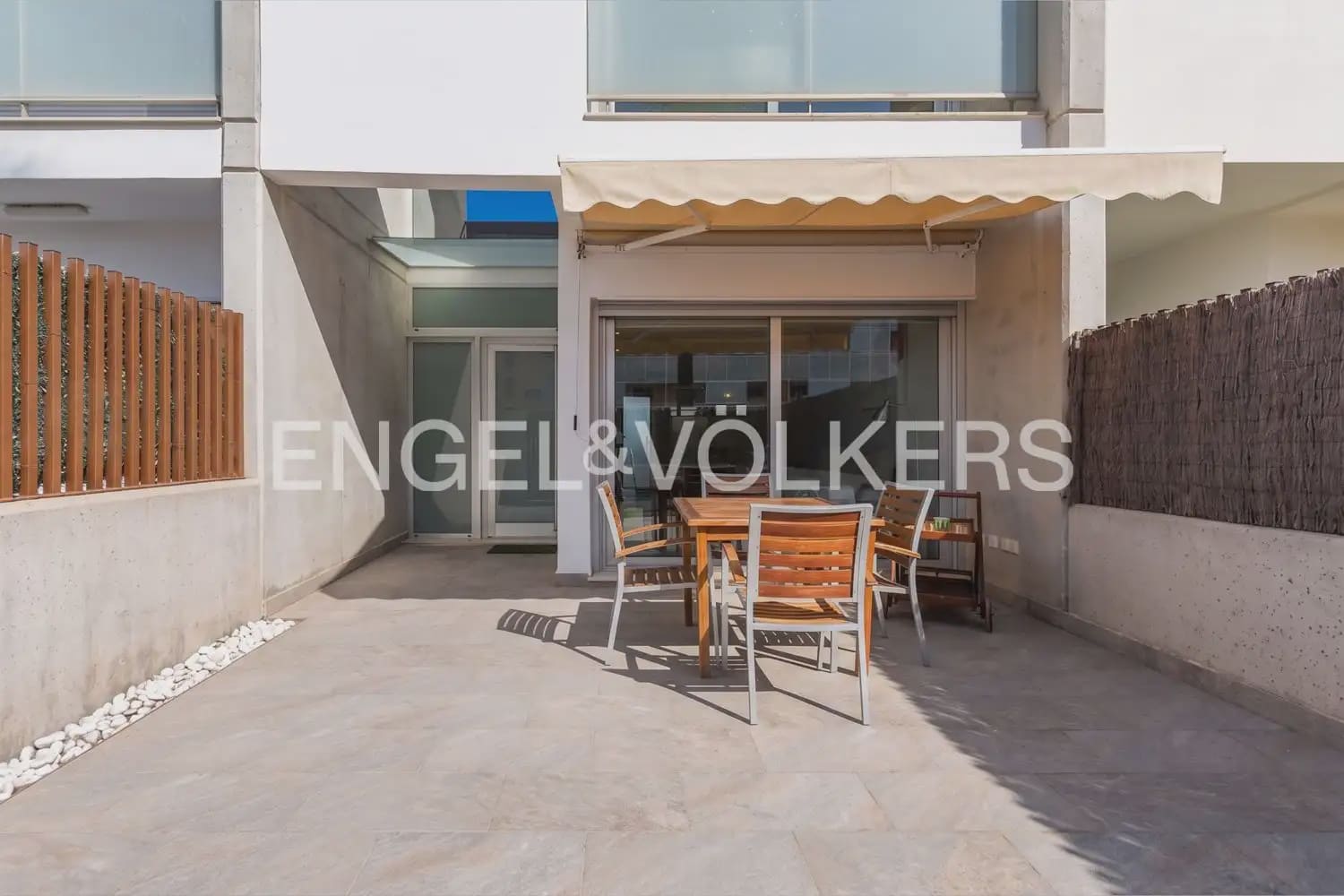 Adosado de 3 habitaciones en Daimús en venta con garaje - 350.000 € (Ref: 10078822)
