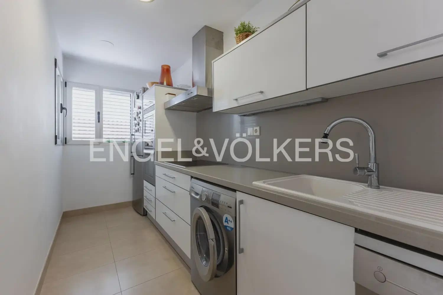 Adosado de 3 habitaciones en Daimús en venta con garaje - 350.000 € (Ref: 10078822)