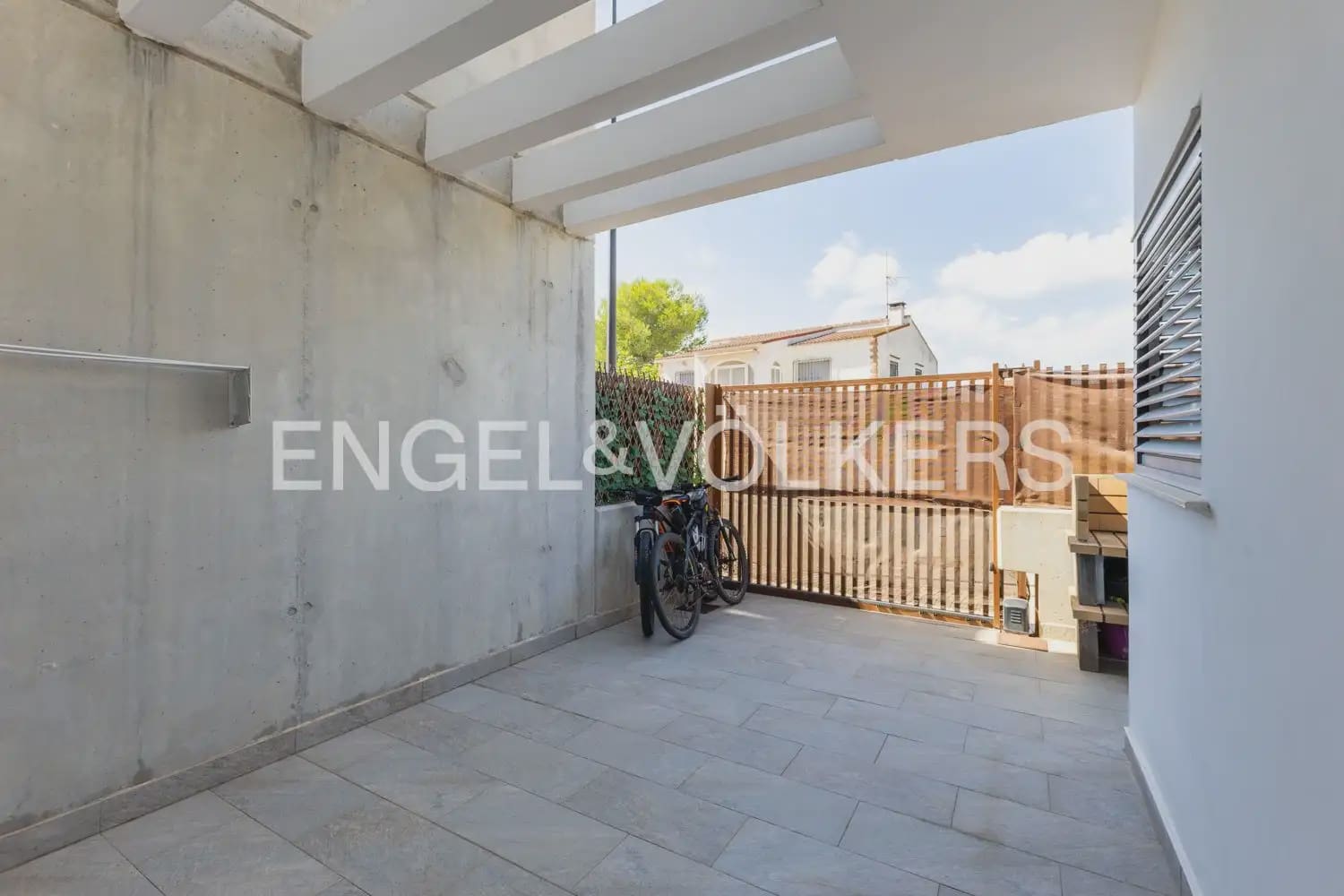 Adosado de 3 habitaciones en Daimús en venta con garaje - 350.000 € (Ref: 10078822)