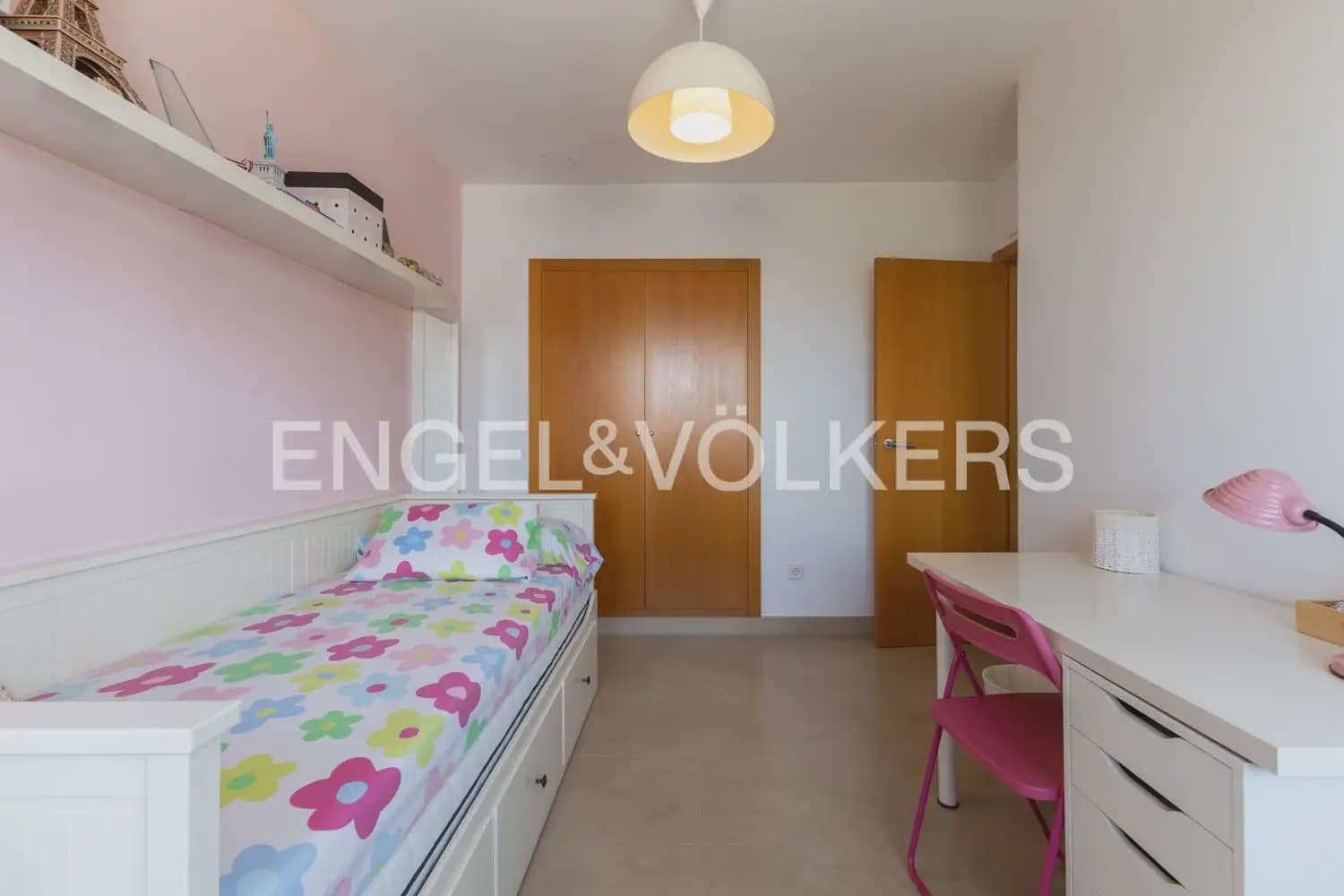 Adosado de 3 habitaciones en Daimús en venta con garaje - 350.000 € (Ref: 10078822)