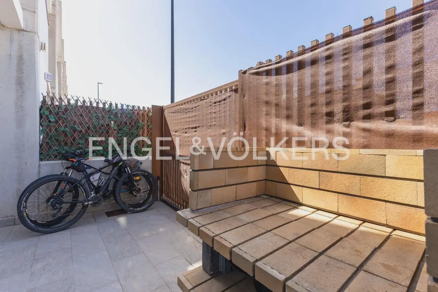 Adosado de 3 habitaciones en Daimús en venta con garaje - 350.000 € (Ref: 10078822)