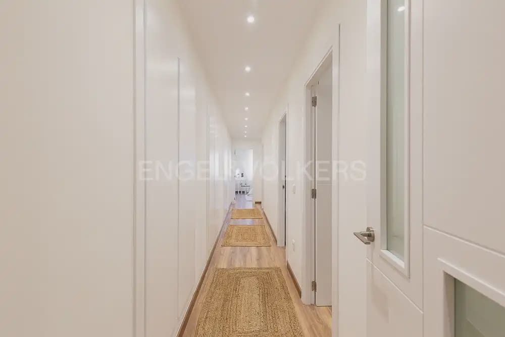 Appartement de 3 chambres à louer à Valence ville avec garage - 3 500 € (Ref: 10079123)