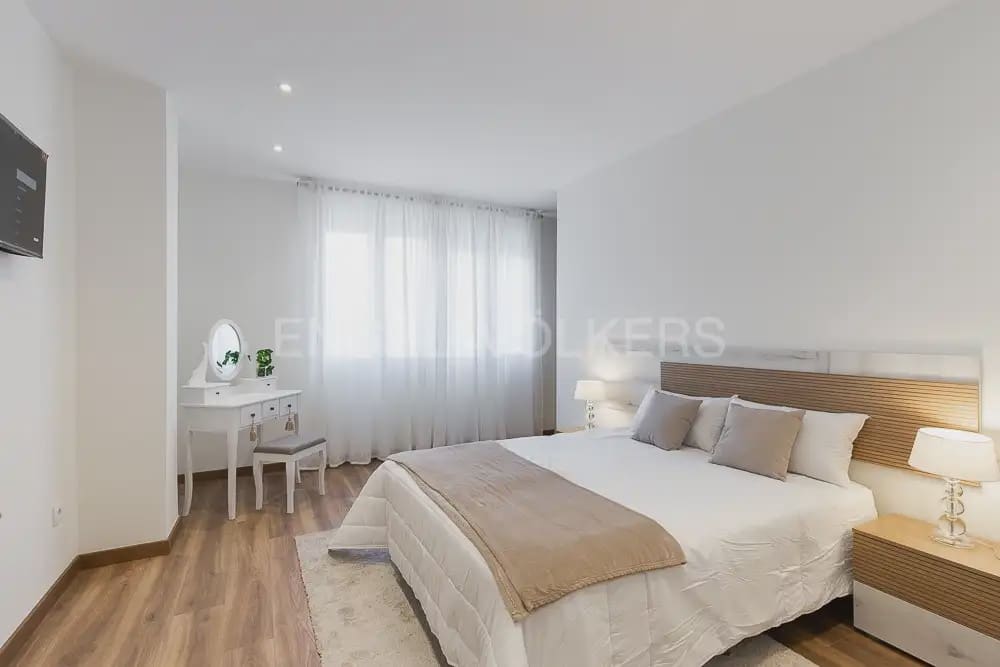 Appartement de 3 chambres à louer à Valence ville avec garage - 3 500 € (Ref: 10079123)