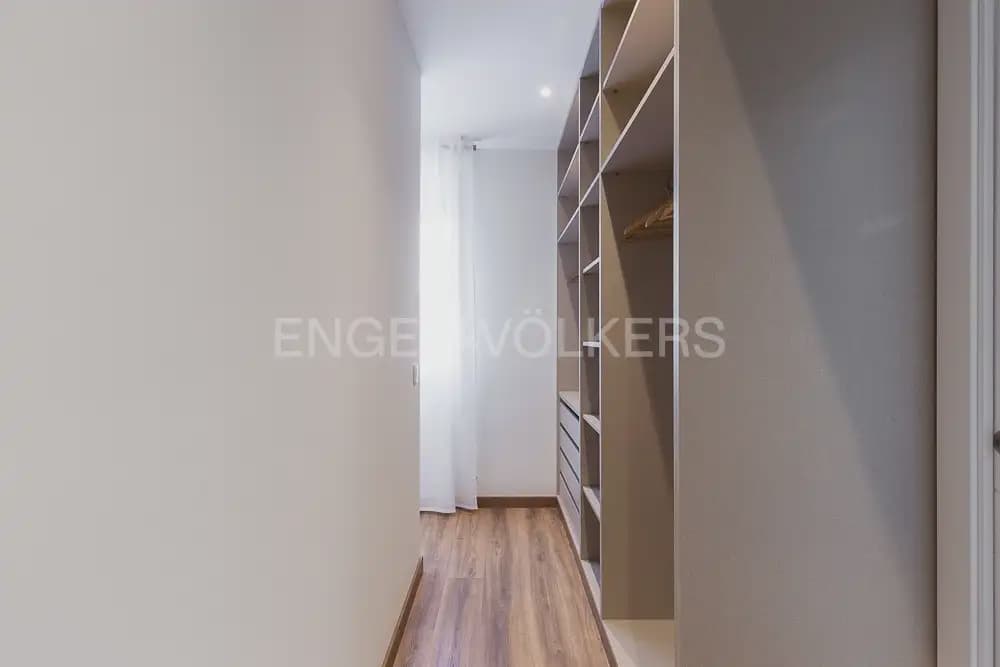 Appartement de 3 chambres à louer à Valence ville avec garage - 3 500 € (Ref: 10079123)