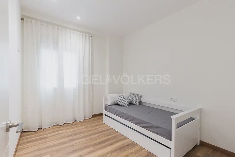 Appartement de 3 chambres à louer à Valence ville avec garage - 3 500 € (Ref: 10079123)