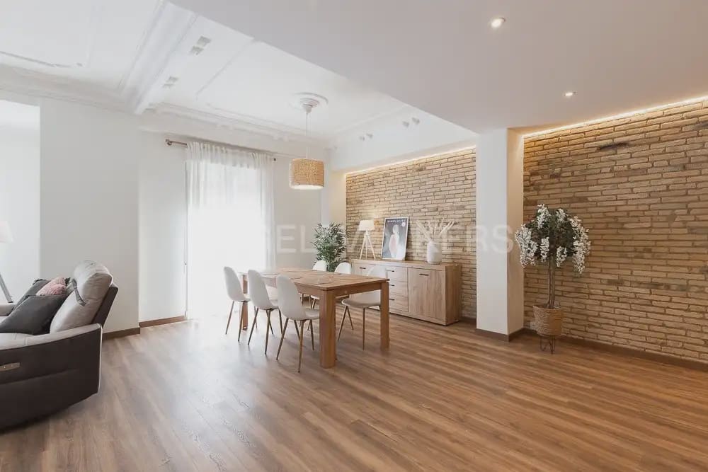 Appartement de 3 chambres à louer à Valence ville avec garage - 3 500 € (Ref: 10079123)