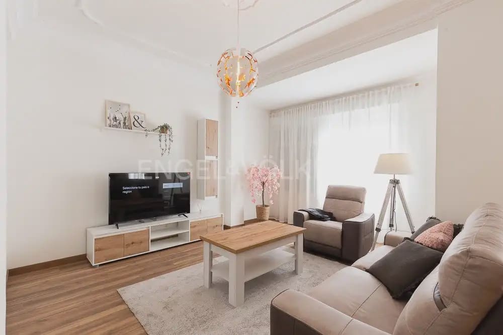 Appartement de 3 chambres à louer à Valence ville avec garage - 3 500 € (Ref: 10079123)