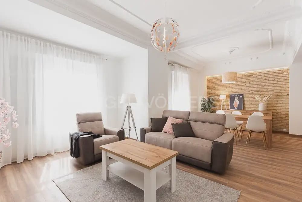 Appartement de 3 chambres à louer à Valence ville avec garage - 3 500 € (Ref: 10079123)