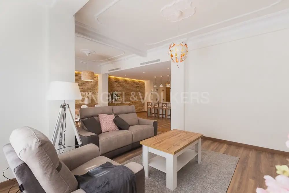 Appartement de 3 chambres à louer à Valence ville avec garage - 3 500 € (Ref: 10079123)
