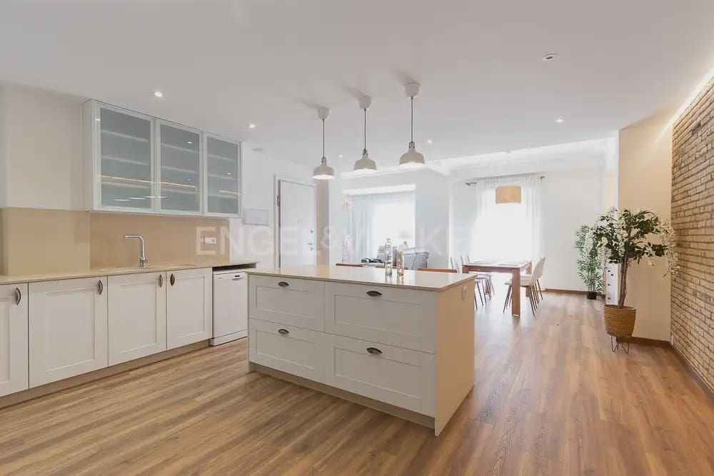 Appartement de 3 chambres à louer à Valence ville avec garage - 3 500 € (Ref: 10079123)