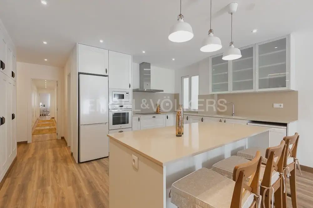 Appartement de 3 chambres à louer à Valence ville avec garage - 3 500 € (Ref: 10079123)