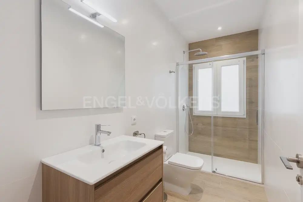 Appartement de 3 chambres à louer à Valence ville avec garage - 3 500 € (Ref: 10079123)