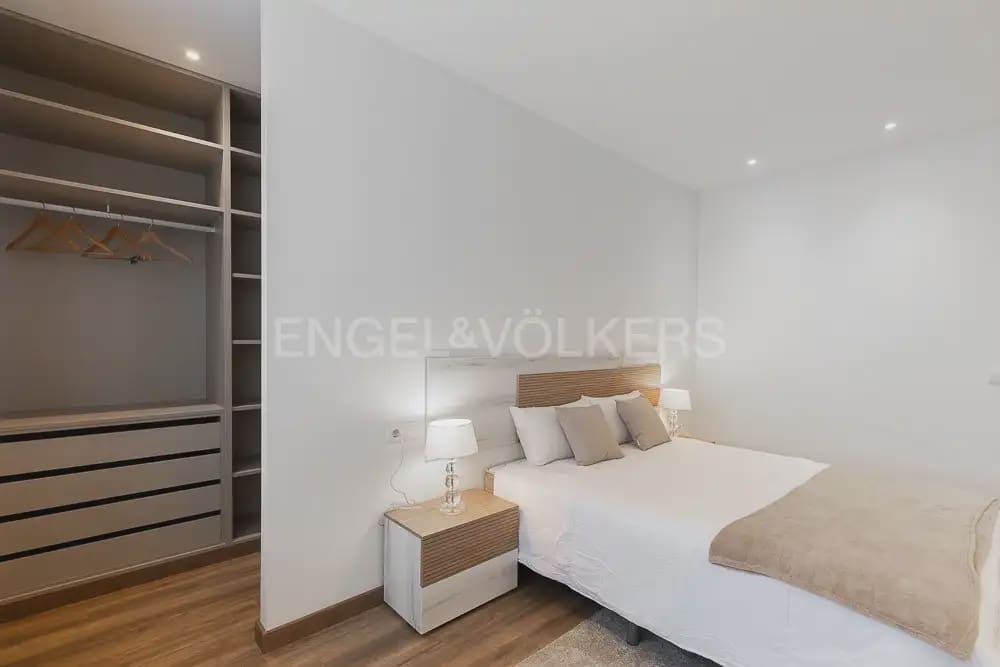 Appartement de 3 chambres à louer à Valence ville avec garage - 3 500 € (Ref: 10079123)