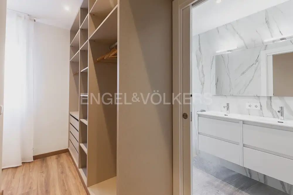 Appartement de 3 chambres à louer à Valence ville avec garage - 3 500 € (Ref: 10079123)