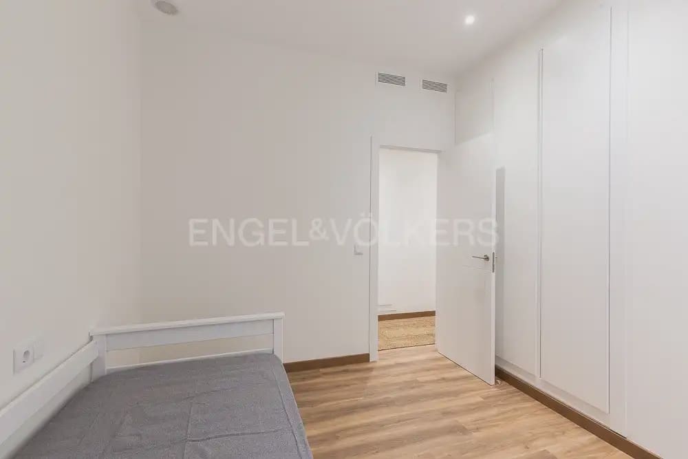 Appartement de 3 chambres à louer à Valence ville avec garage - 3 500 € (Ref: 10079123)