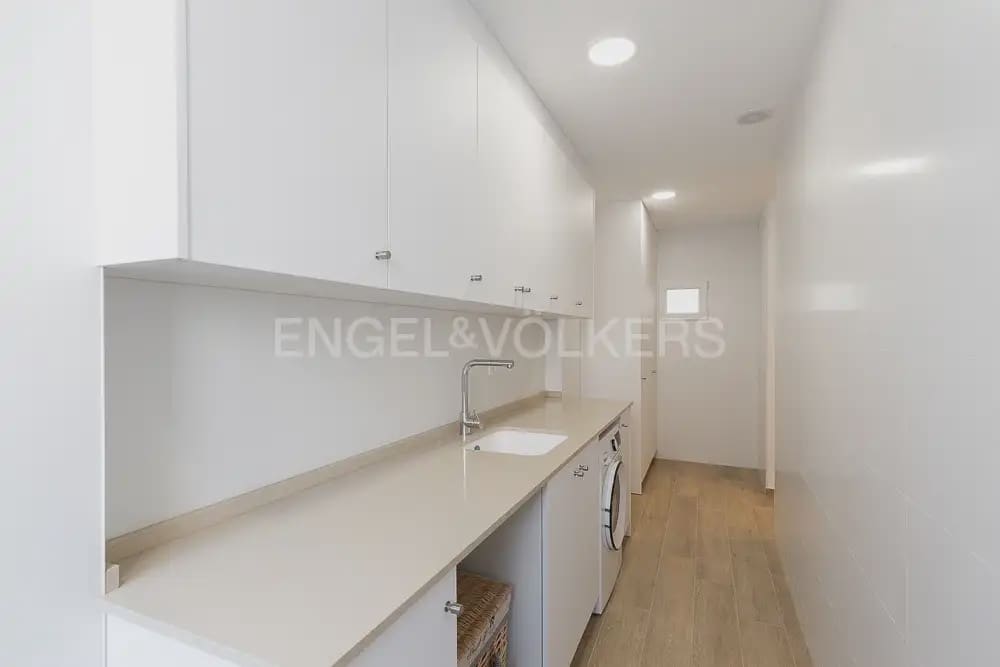 Appartement de 3 chambres à louer à Valence ville avec garage - 3 500 € (Ref: 10079123)